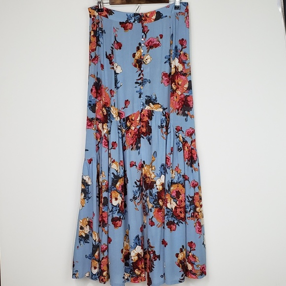 Chelsea & Violet Dresses & Skirts - Chelsea & Violet Blue Floral Front Slit Maxi Skirt